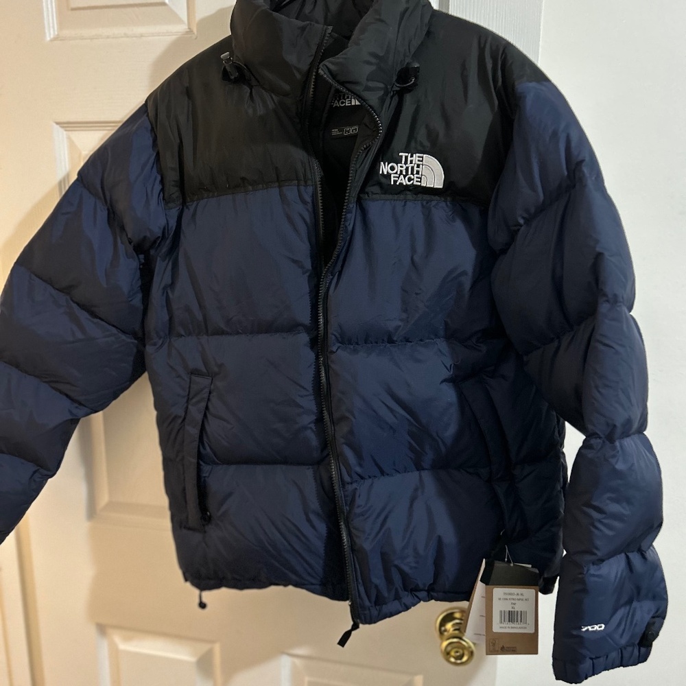 Retro north face jacket 700